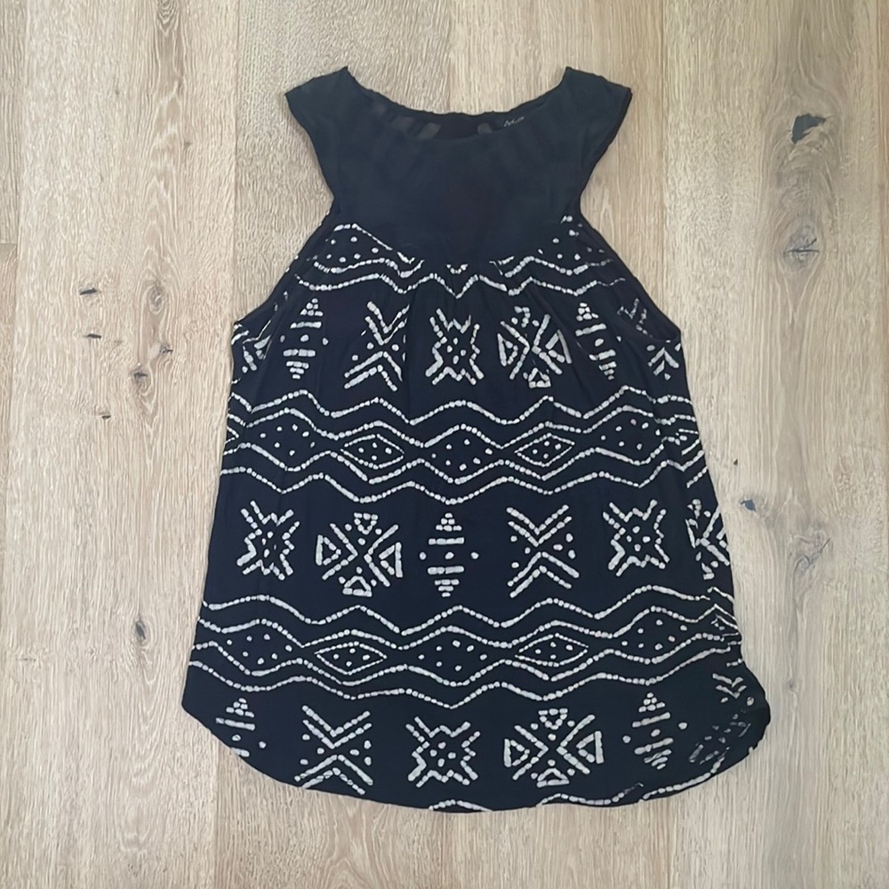 Lucky Brand tank- flowy, back buttons detail, beautiful neckline